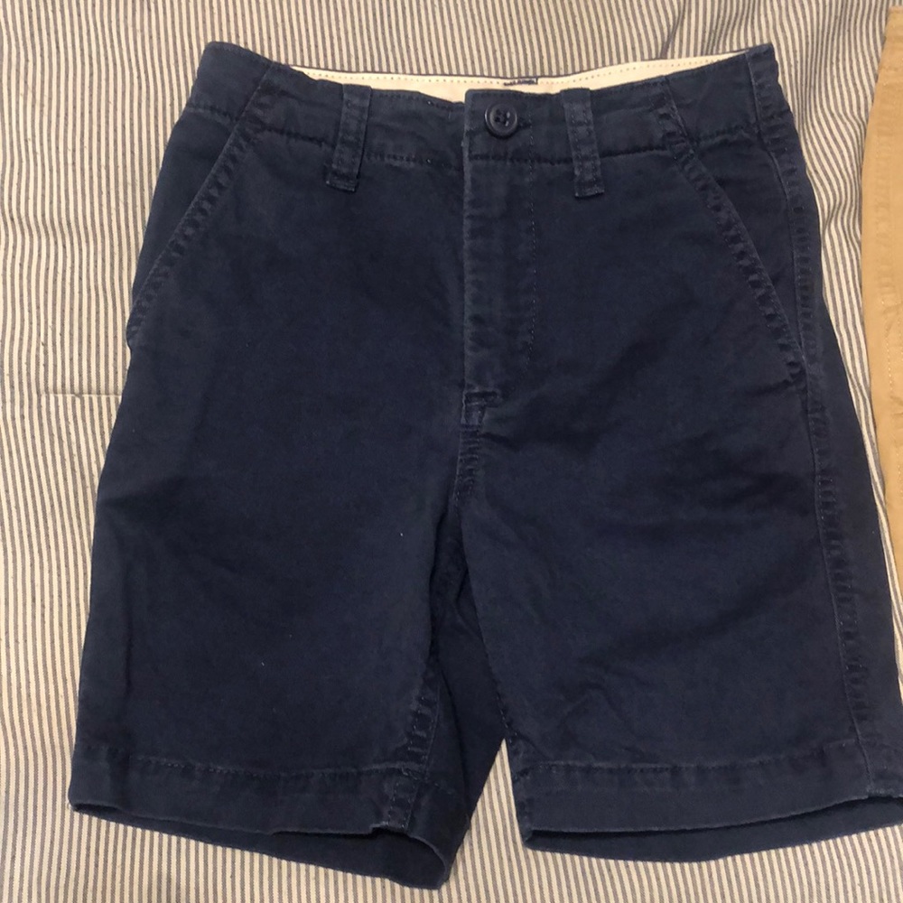 GAP- blue khaki shorts- boys- size 6 - never worn